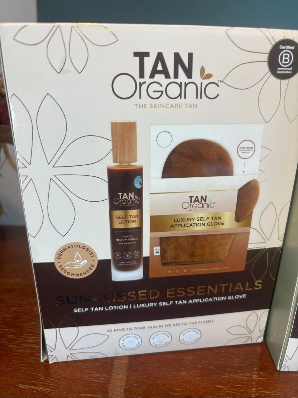 TAN Organic Sun-Kissed Essentials Self Tan Set - Beige/Brown